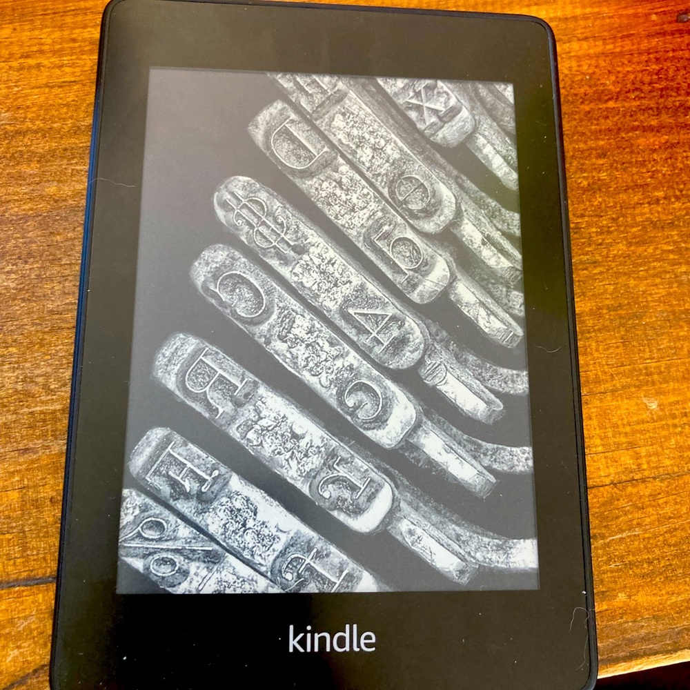 Kindle Paperwhite 10th Generation with case